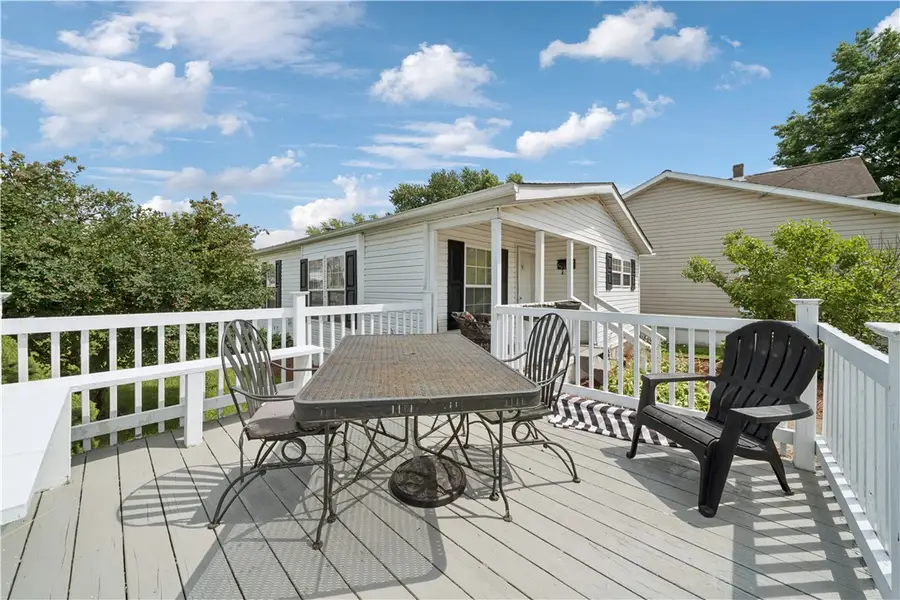 524 N 5th St, Youngwood, PA 15697 - #3