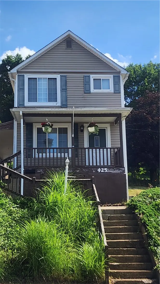 425 Summit Ave, Ellwood City, PA 16117 - #1