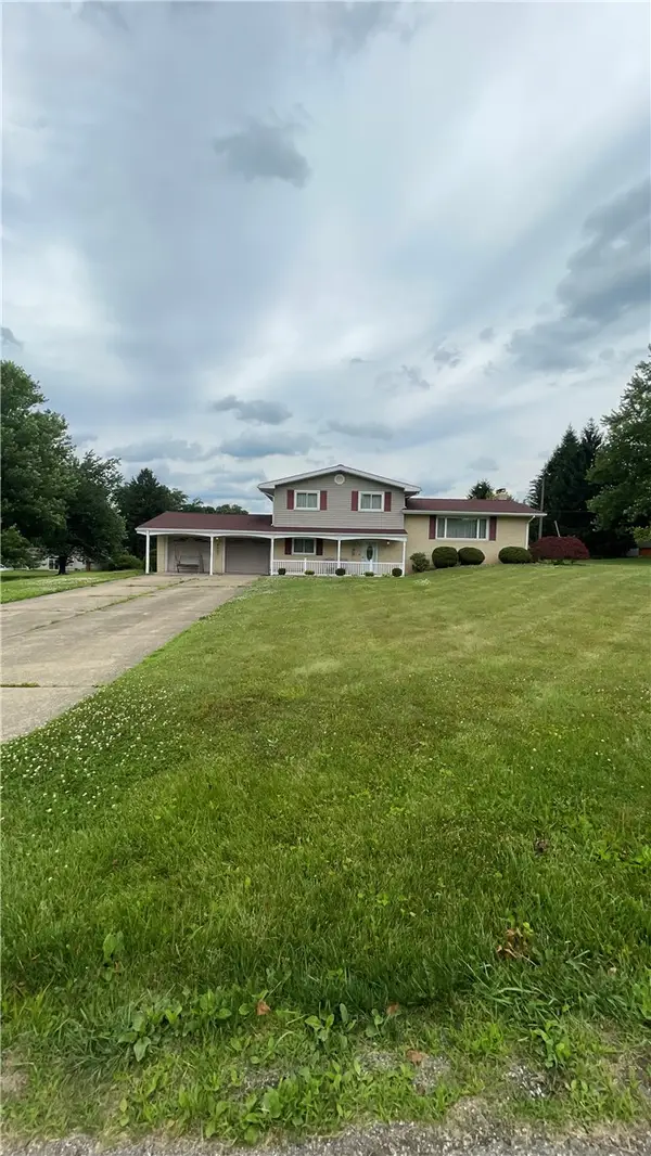 107 Mapeat Ln, New Castle, PA 16101