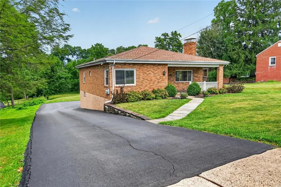 134 Meadowbrook Dr, Bethel Park, PA 15102 - #2