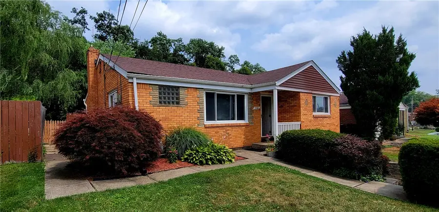 1035 Sanda Dr, Pittsburgh, PA 15227 - #2
