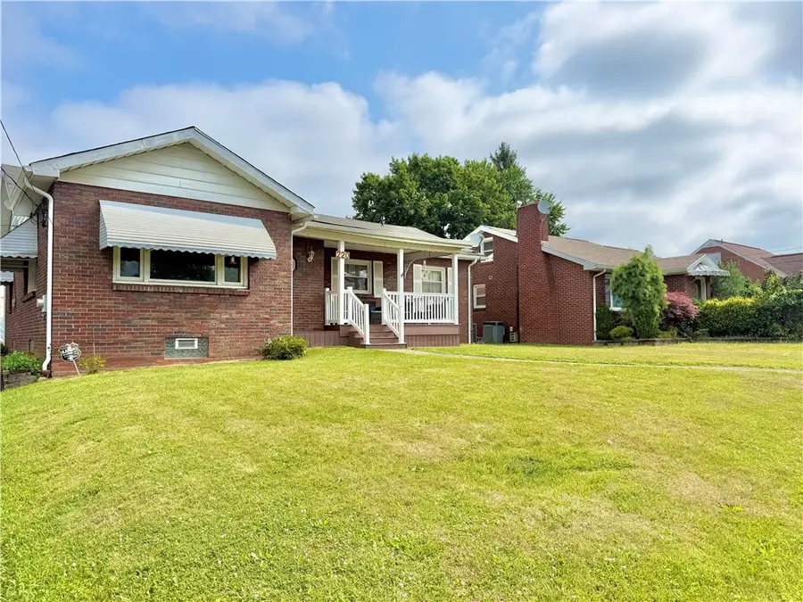 220 W Winter Ave, New Castle, PA 16101 - #2