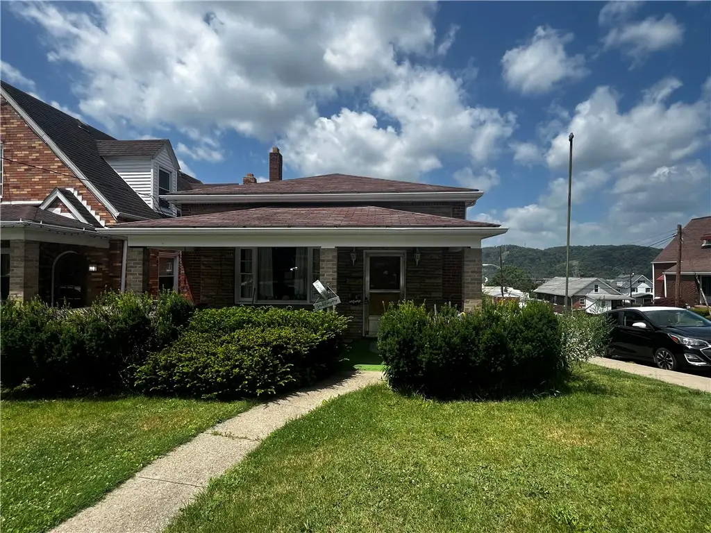 2031 Victoria Ave, New Kensington, PA 15068 - #1