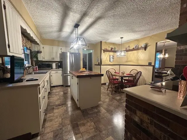 739 Melody Ln, New Castle, PA 16101 - #3