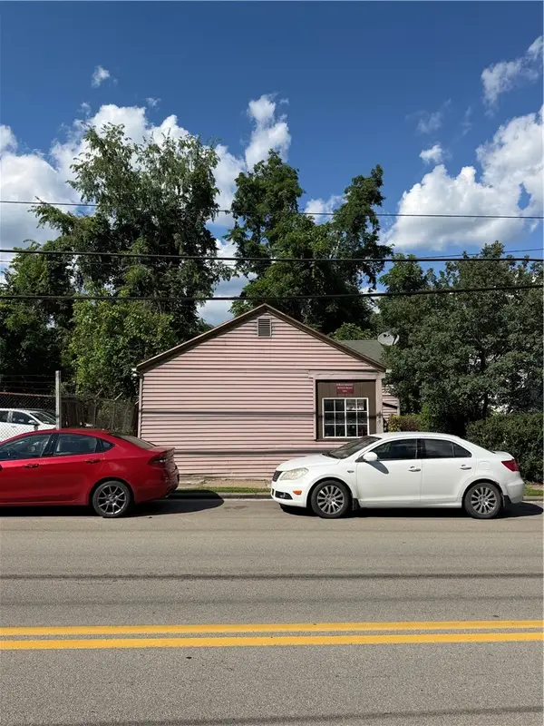 449 Main St, New Eagle, PA 15067