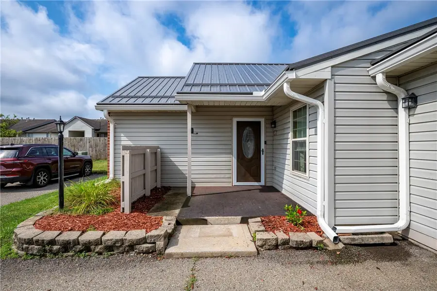 203 Brookstone Ct, Butler, PA 16001 - #2