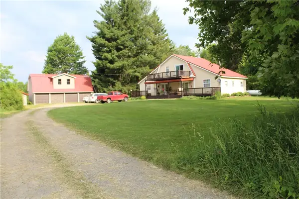 28 Deniker Ln, Grove City, PA 16127