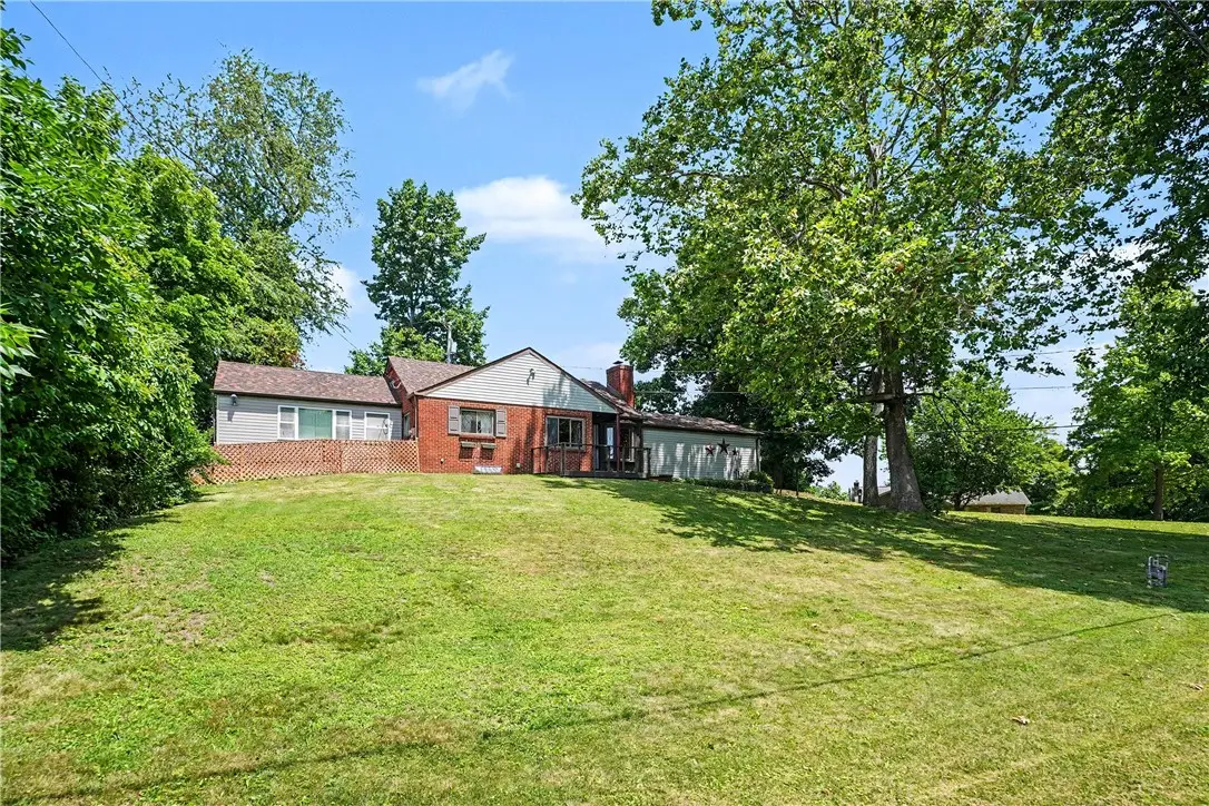 3222 Roosevelt Ave, Aliquippa, PA 15001 - #1