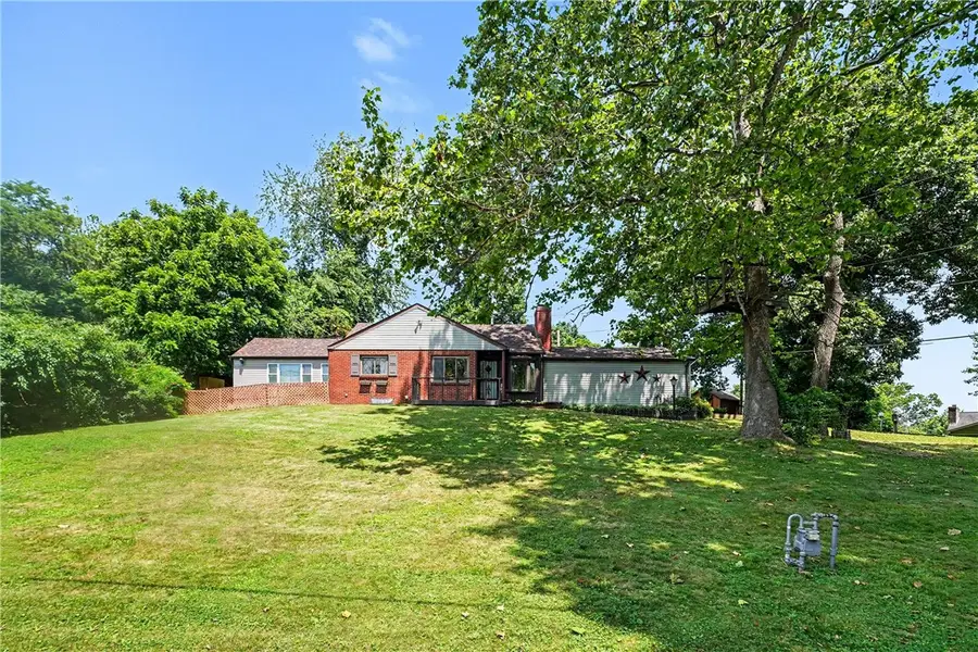 3222 Roosevelt Ave, Aliquippa, PA 15001 - #2