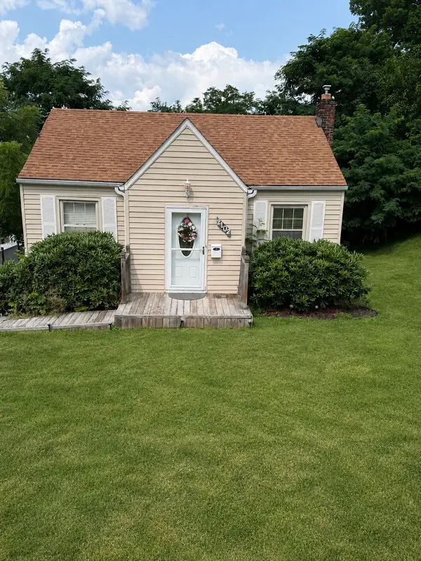 2102 Superior Street, Bethel Park, PA 15102