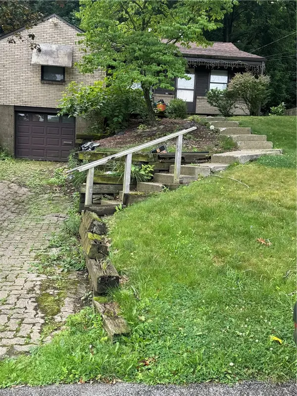 386 Dorothy Dr, Pittsburgh, PA 15235