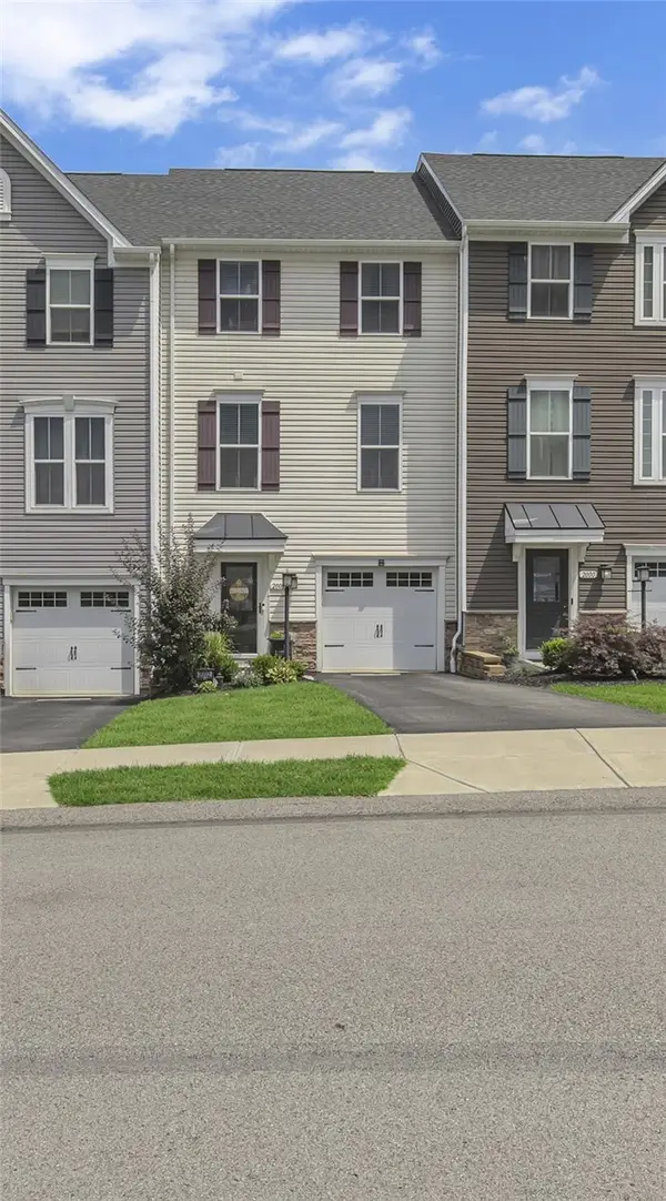 2002 Cade Dr, Monaca, PA 15061