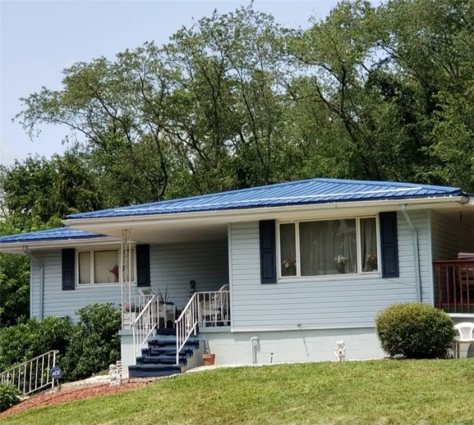 4013 Ridgemont Dr, Gibsonia, PA 15044 - #1