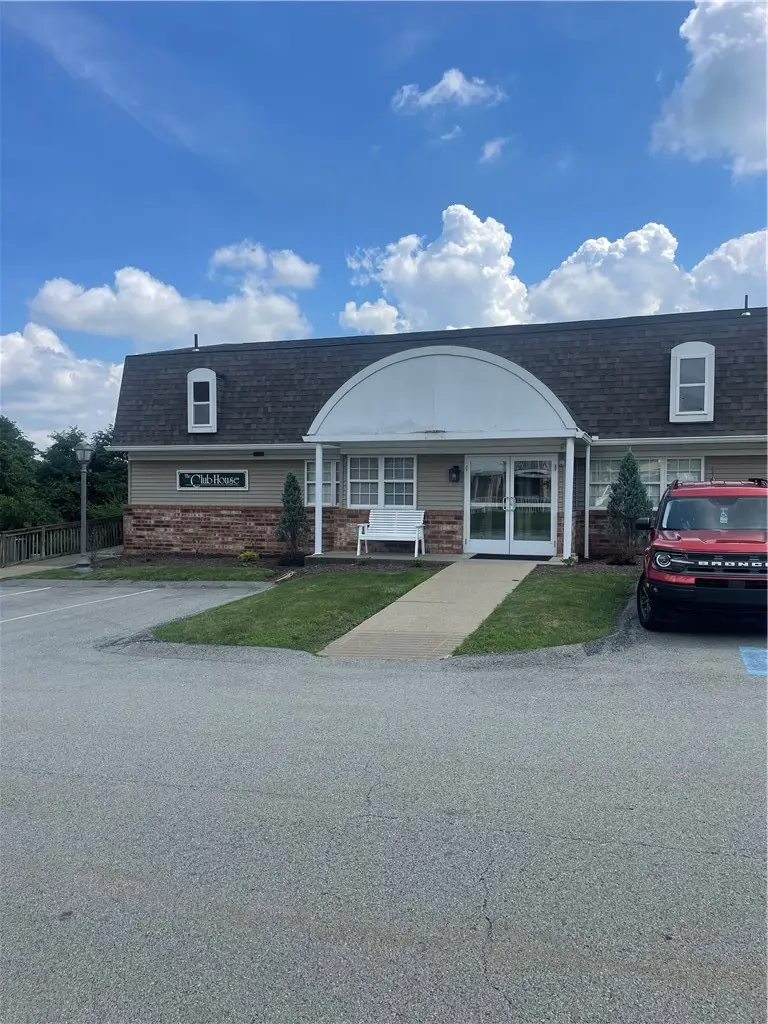 412 Clubhouse Dr, Washington, PA 15301 - #3