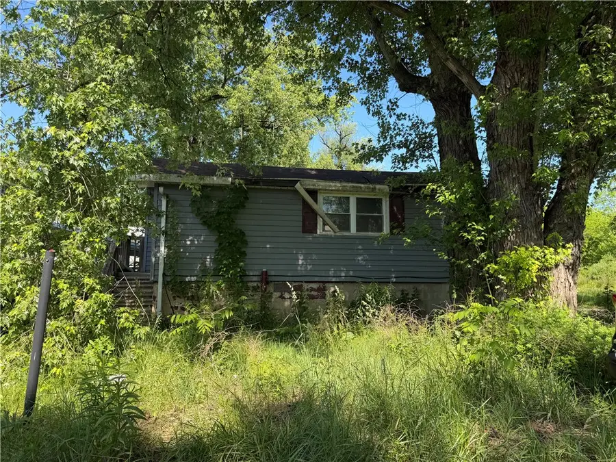 1585 Mercer Rd, Ellwood City, PA 16117 - #2