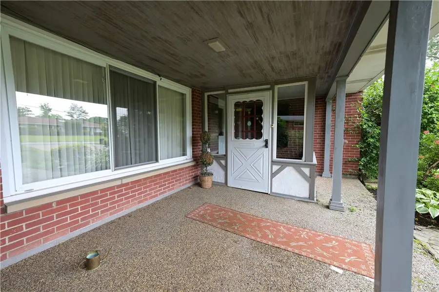 132 Okon Dr, Beaver Falls, PA 15010 - #2