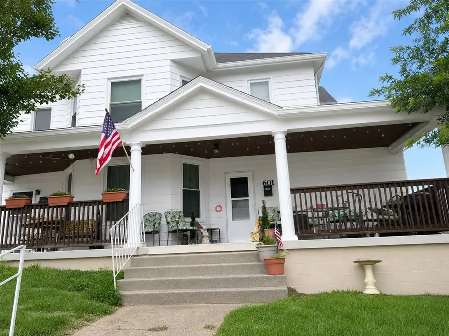 601 4th St, Charleroi, PA 15022 - #2