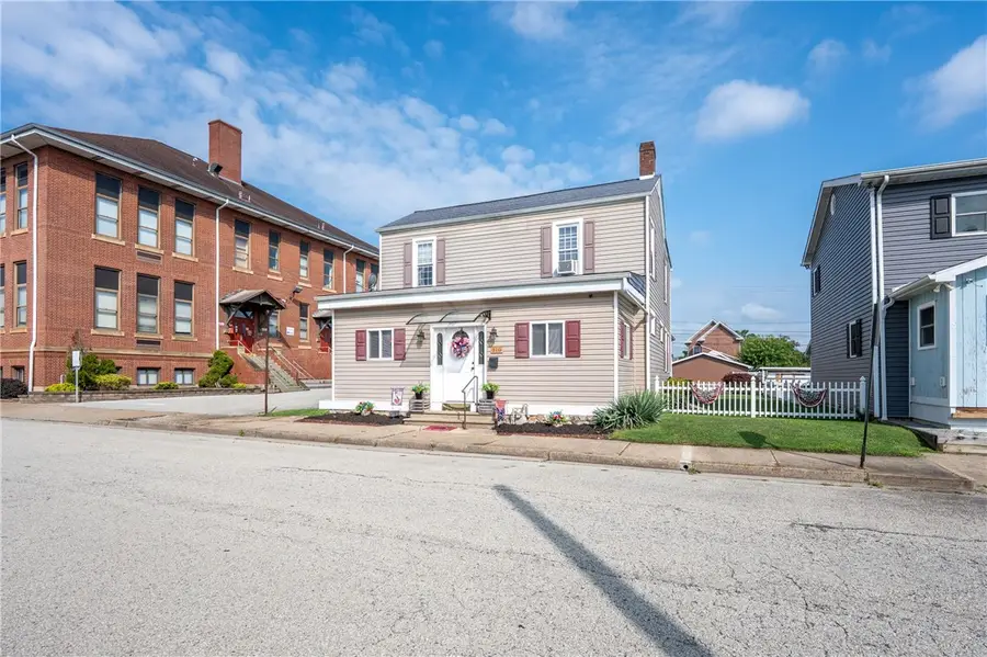 310 Washington St, Latrobe, PA 15650 - #3