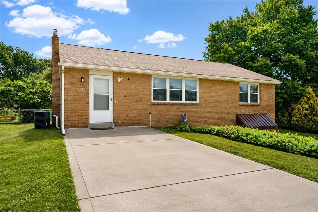 25 Magee Dr, Jeannette, PA 15644 - #1