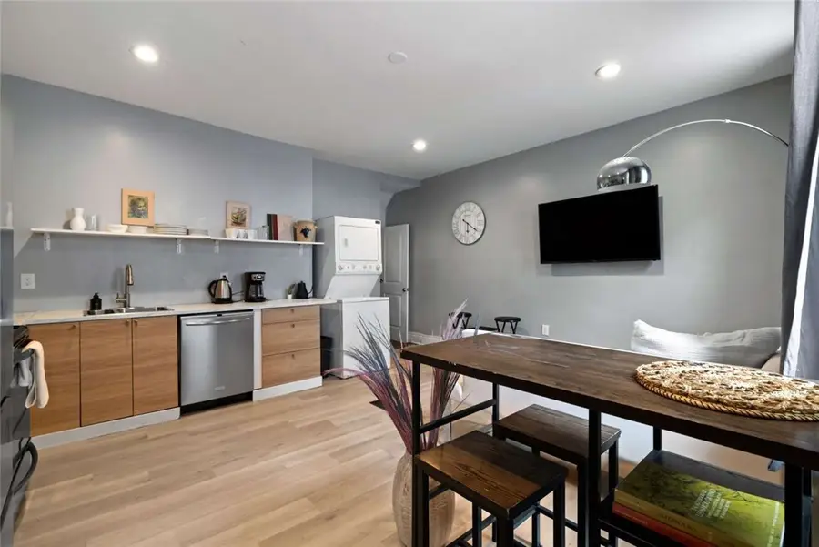 2129 Straubs Ln, Pittsburgh, PA 15212 - #2
