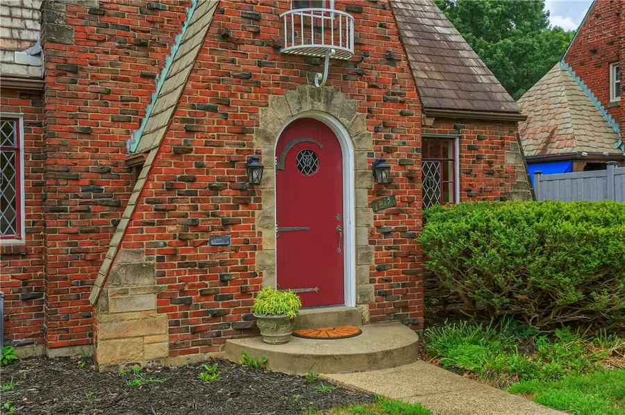 813 Washington Dr, Pittsburgh, PA 15229 - #2