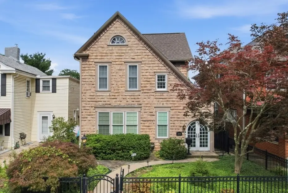 6719 Reynolds St, Pittsburgh, PA 15206 - #1