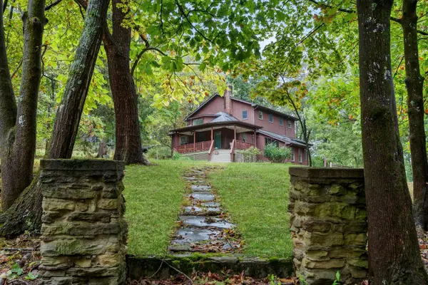 700 Woodland Rd, Bradford Woods, PA 15015