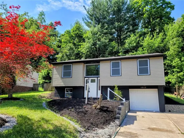 1889 Riggs Rd, South Park, PA 15129