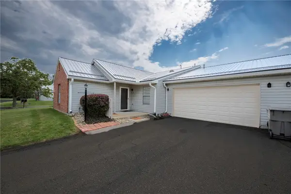 302 Brookstone Ct, Butler, PA 16001