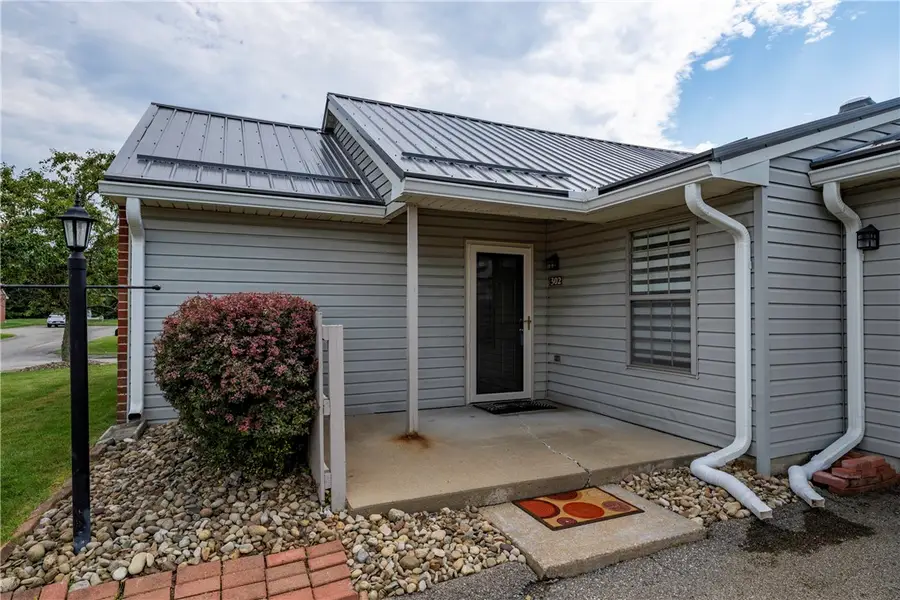 302 Brookstone Ct, Butler, PA 16001 - #2