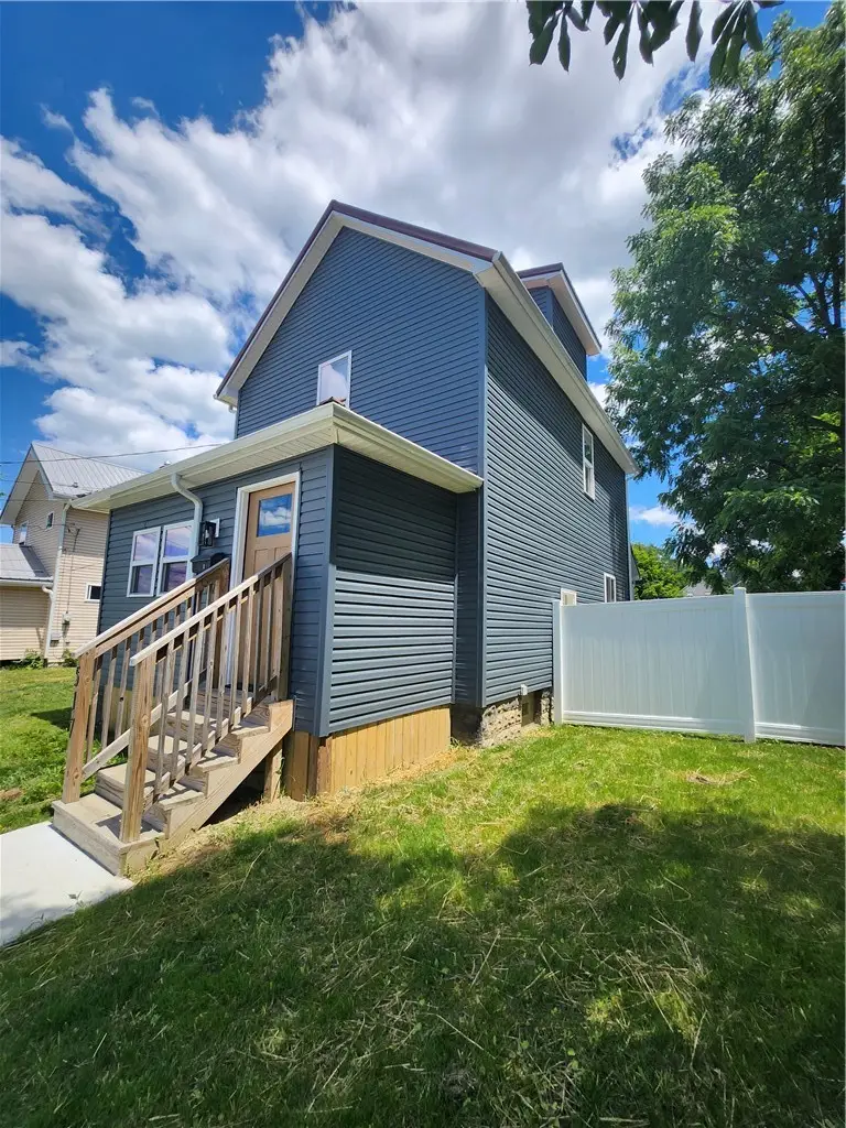 517 Hamilton Ave, Farrell, PA 16121 - #2