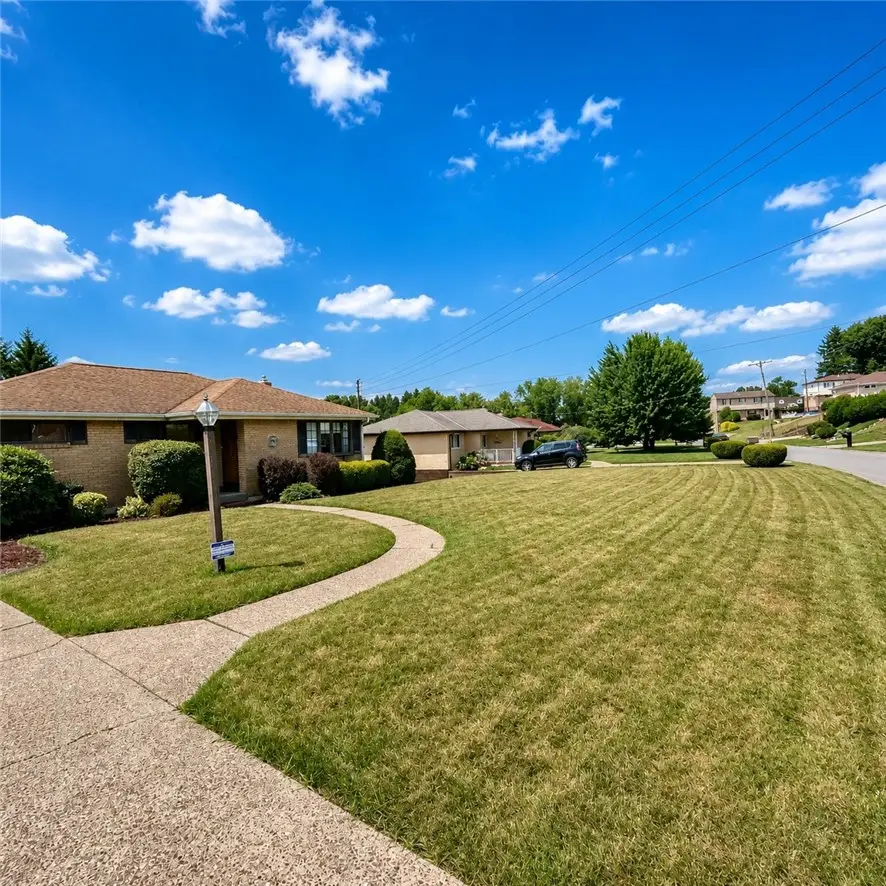 219 Lenore Dr, Kennedy, PA 15136 - #2