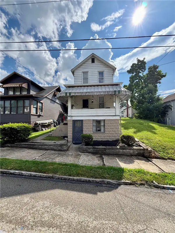 209 Crest Ave, Charleroi, PA 15022