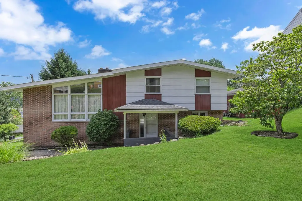 3626 Craig St, Beaver Falls, PA 15010 - #1