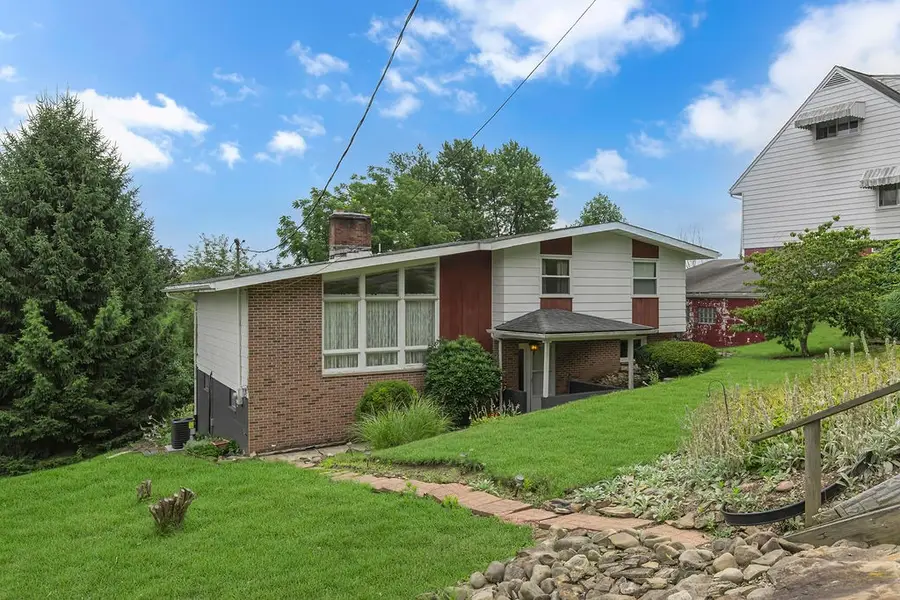 3626 Craig St, Beaver Falls, PA 15010 - #2