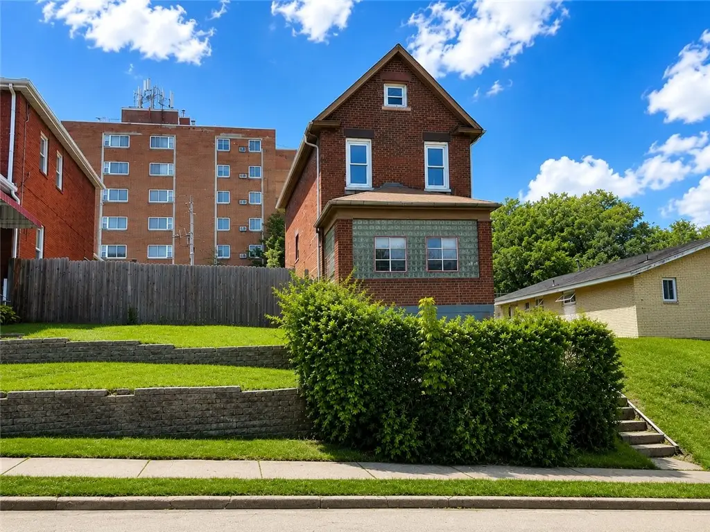564 3rd St, Clairton, PA 15025 - #1
