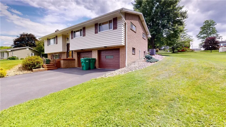 121 Covewood Dr, Butler, PA 16001 - #2