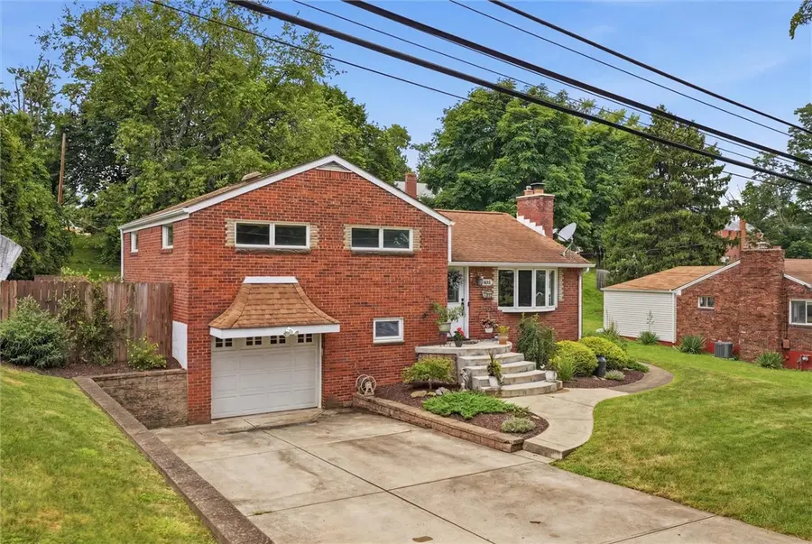 6512 Springvale Dr, Pittsburgh, PA 15236 - #2