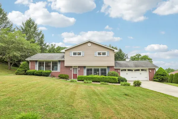625 Palo Alto Drive, Ellwood City, PA 16117