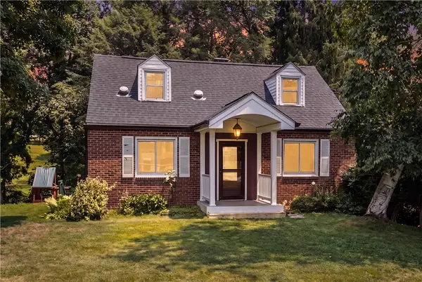 8680 Winchester Dr, Pittsburgh, PA 15237