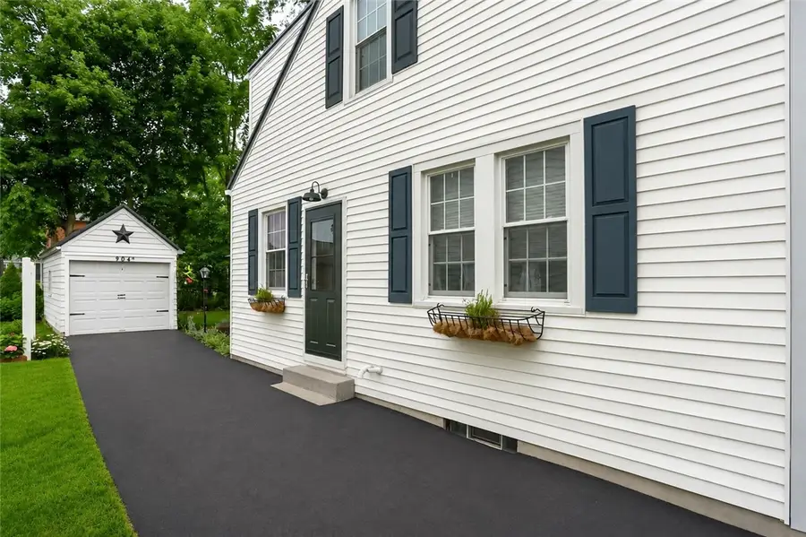 904 Plymouth Ln, Ellwood City, PA 16117 - #3