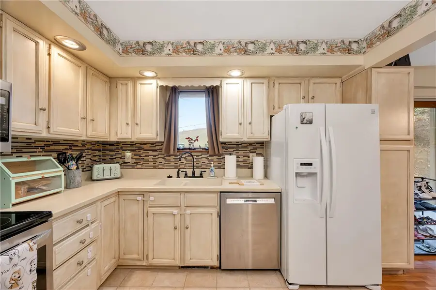 120 Lyn Dale Dr., Butler, PA 16001 - #3