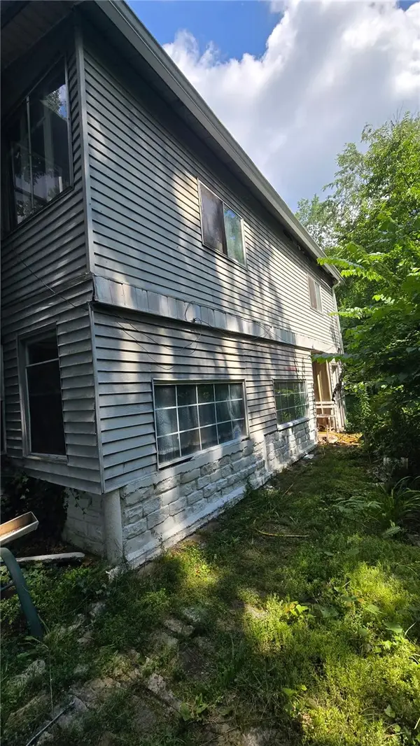 354 Cliff Mine Rd, Coraopolis, PA 15108