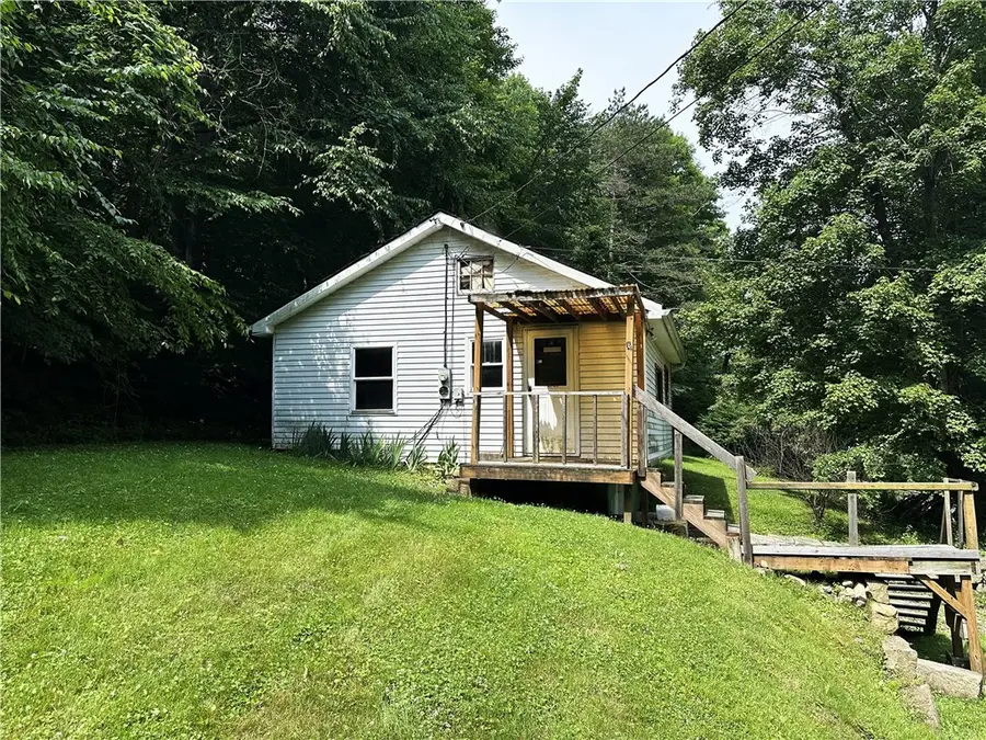 2883 Portersville Rd, Ellwood City, PA 16117 - #2