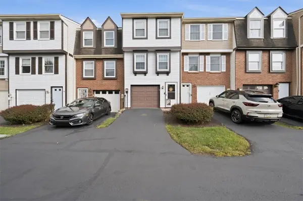 105 Bonnie Brae Dr, Coraopolis, PA 15108
