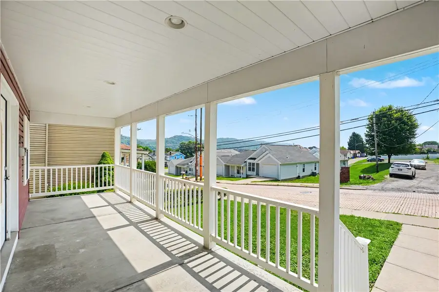 618 Locust St, Coraopolis, PA 15108 - #3