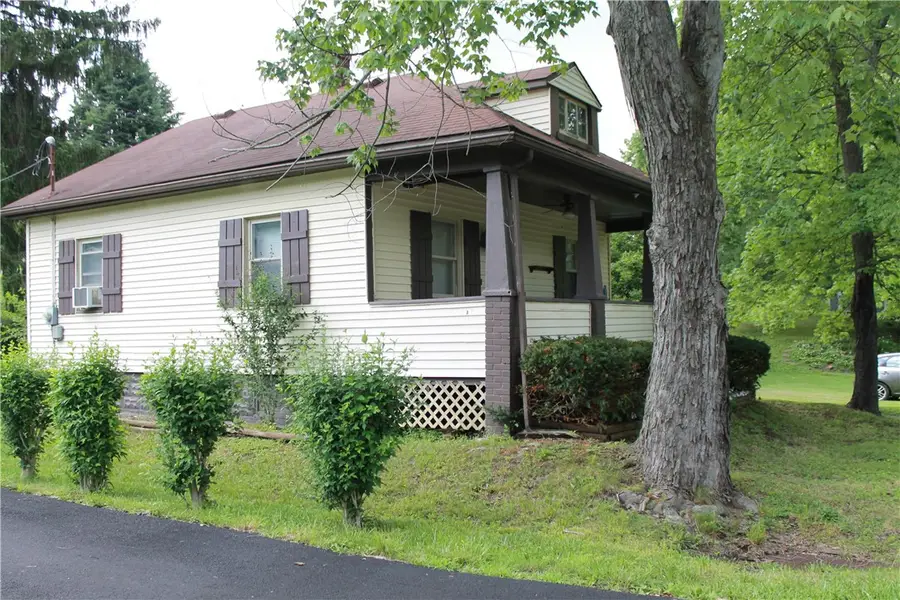 344 Mecklem Ln, Ellwood City, PA 16117 - #2