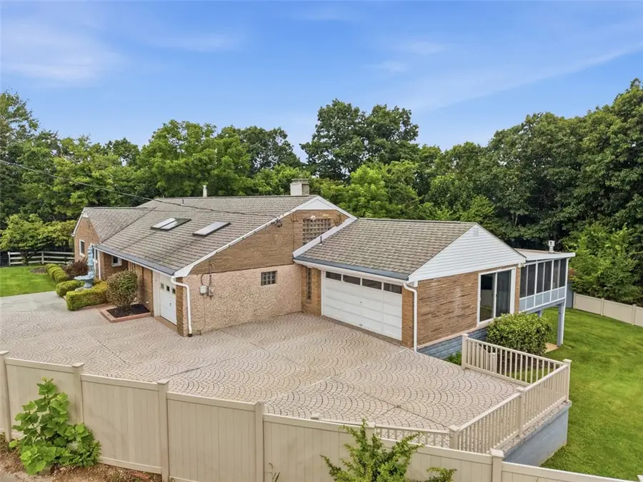 1959 Watch Hill Dr, Ambridge, PA 15003 - #2