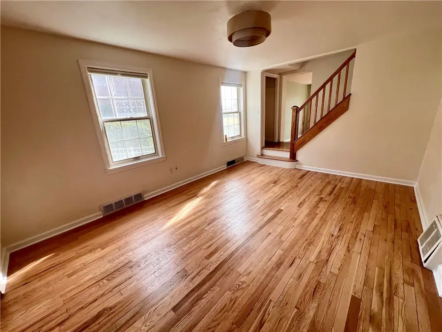 1532 Greencrest Dr, Pittsburgh, PA 15226 - #3