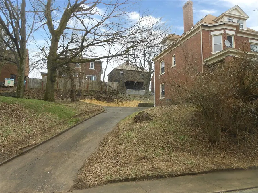 32 Weller St, Pittsburgh, PA 15204 - #2